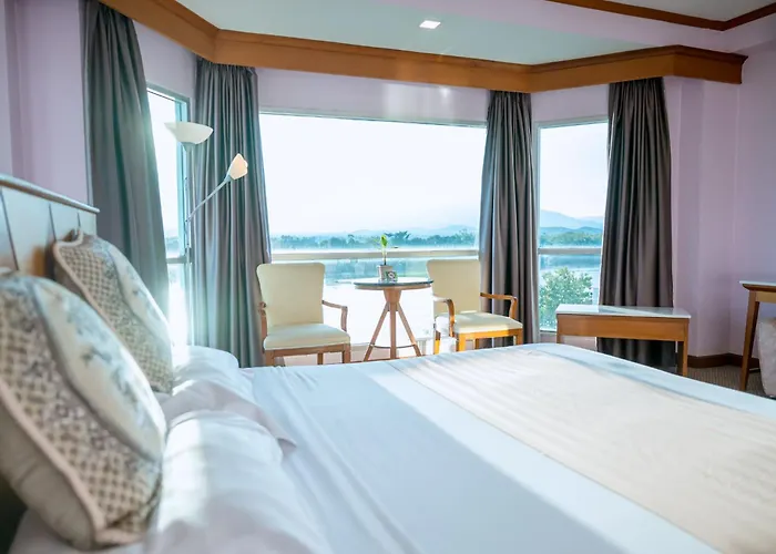 Viang Tak Riverside Hotel