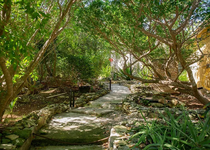 Kokomo Botanical Resort - Caribbean Family Cottages