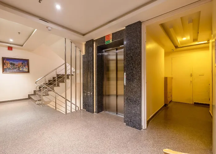 Aman Continental With Restaurant - 5Mins From Connaught Place ,Railway Station & Metro