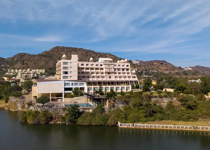 Via Lakhela Lakeview Resort & Spa