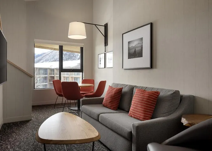 Peaks Hotel And Suites