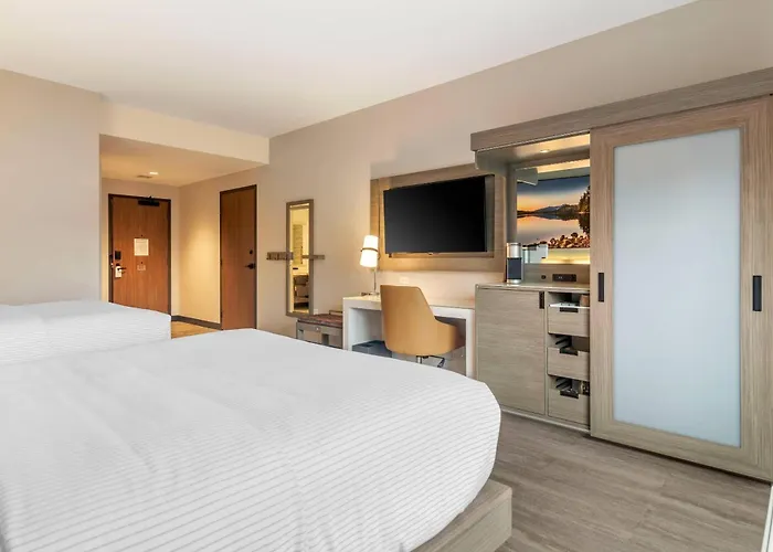 Cambria Hotel Lake Placid - Lakeside Resort