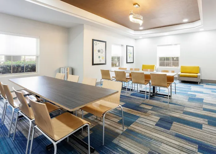 Holiday Inn Express & Suites Williamsburg By Ihg