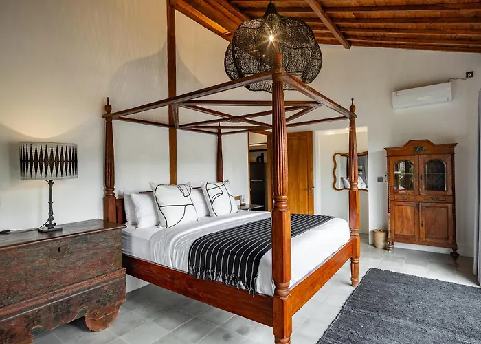 Tebola Village Resort Sidemen