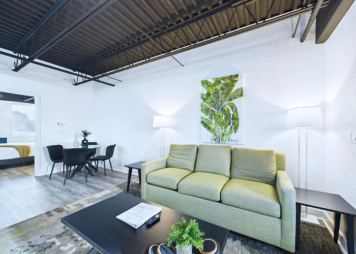 Bright Modern Loft By Port & Beaches -Unit 206