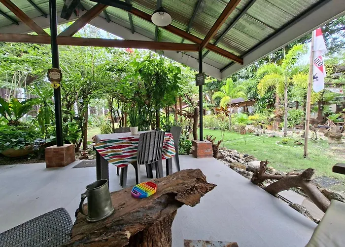 The English Filipina Secret Garden Resort