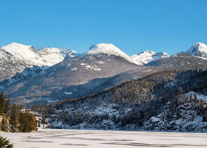 1Br | Greystone Lodge | Ski In / Ski Out | Pool & Hot Tub | Epic Locations