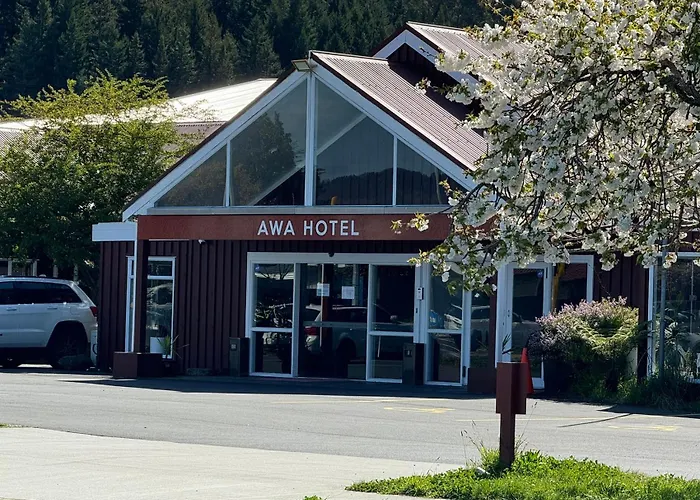 Awa Hotel 4-Star 23-36 Sqm Large Rooms And 3 Sqm Small Single Rooms-Capsules