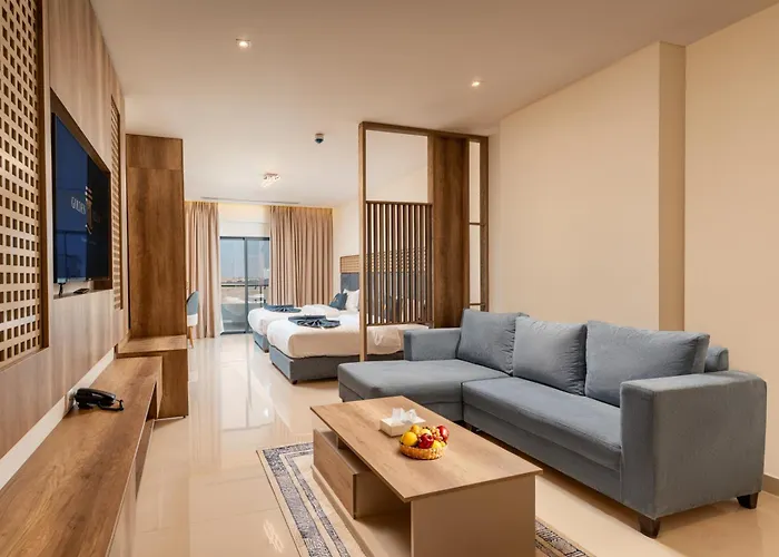 Golden Pillar Hotel