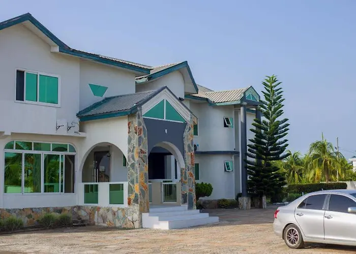 Iloyds Beach Resort & Spa