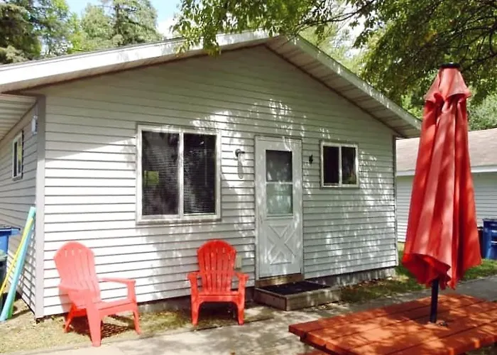 Cabin 4 | Moonbeam