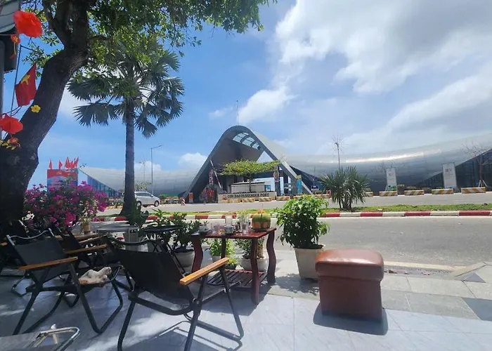 Le Condor House And Cafe