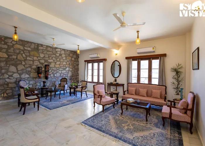 Stayvista'S Saket Loak By The Lake - Bathtub & Shared Pool