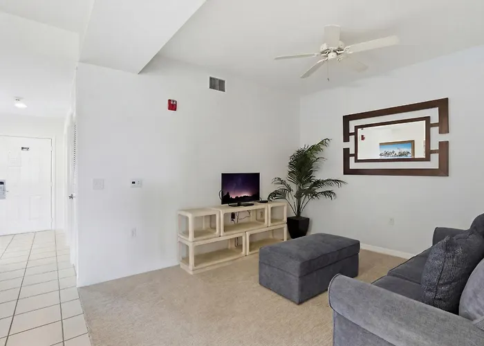 Greenlinks Golf Villas At Lely Resort