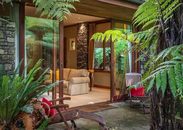 Treetops Lodge & Estate