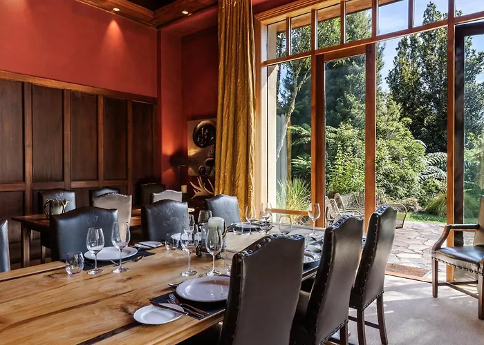 Treetops Lodge & Estate