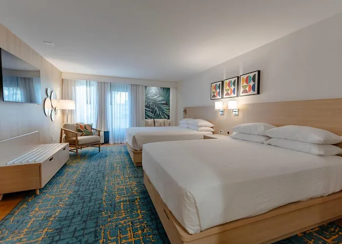 Howard Johnson By Wyndham Anaheim Hotel And Water Playground