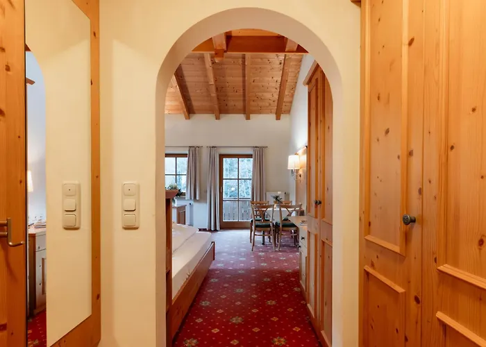 Hotel Neuhaeusl - Herzlich Familiaer