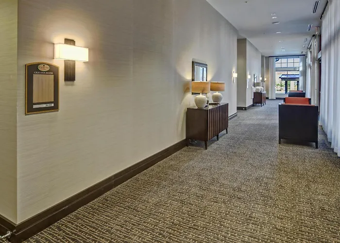Black Fox Lodge Pigeon Forge, Tapestry Collection By Hilton