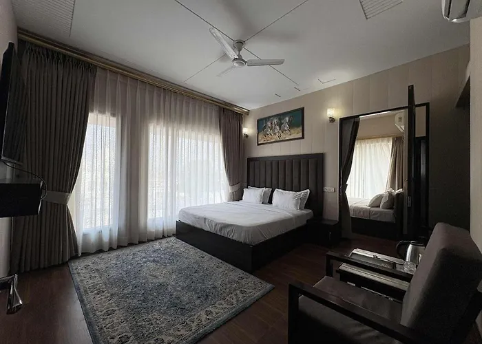 Hotel Temple View Inn