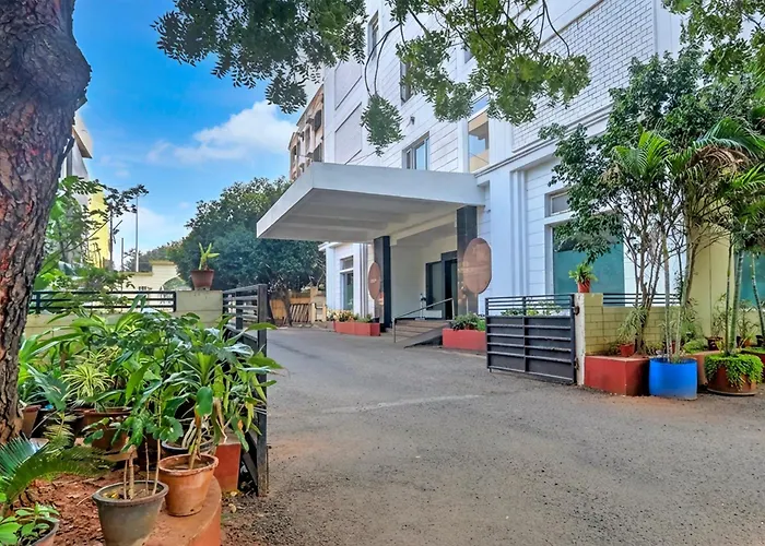 Super Townhouse Kakinada Nagamalli Thota Junction