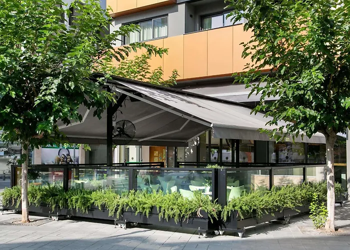Mercure Larnaca Finikoudes Beach