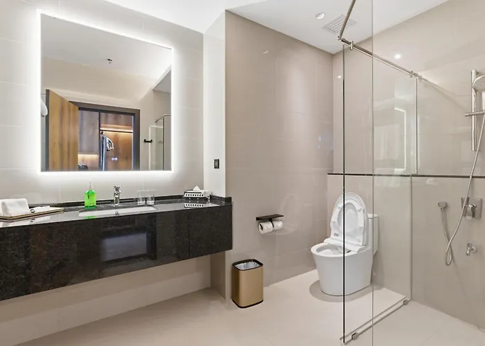 The Everly Lhesson Kuching