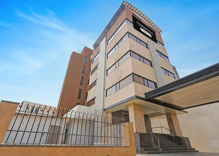 Townhouse Vadodara Railway Station Road Formerly Hotel Raajpath