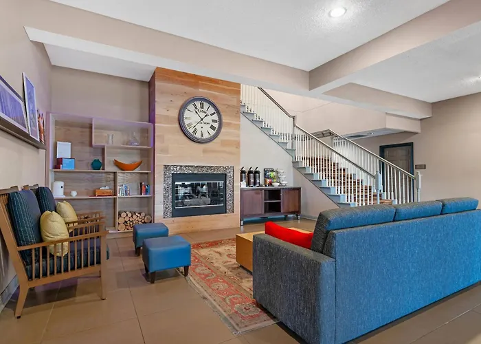 Country Inn & Suites By Radisson, West Bend, Wi