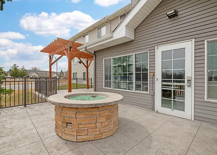 Country Inn & Suites By Radisson, West Bend, Wi
