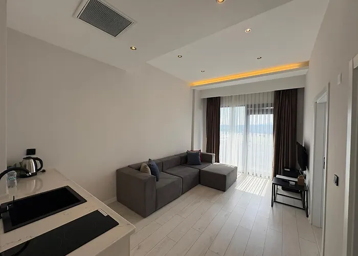 Green Hills Suites