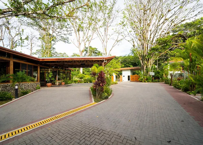 Bungalows Beachfront Hotel