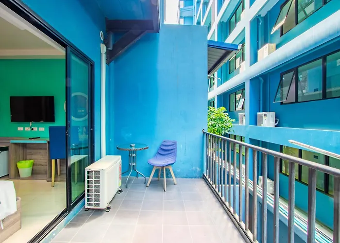 Jomtien Beach Sleep Inn - Steps From Beach & Market