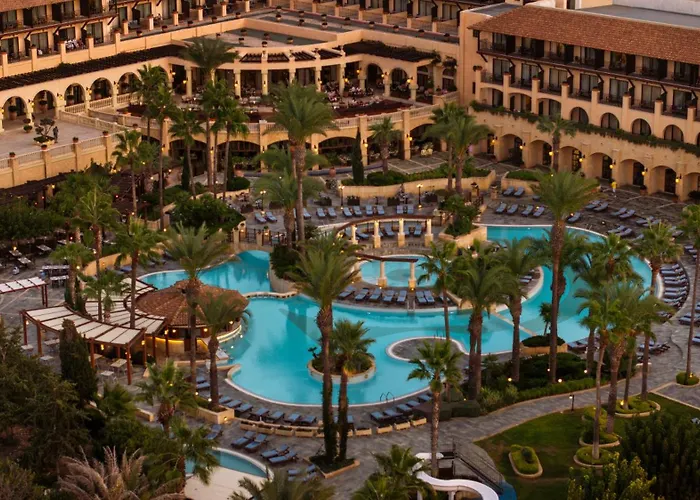 Family resorts in Lachi