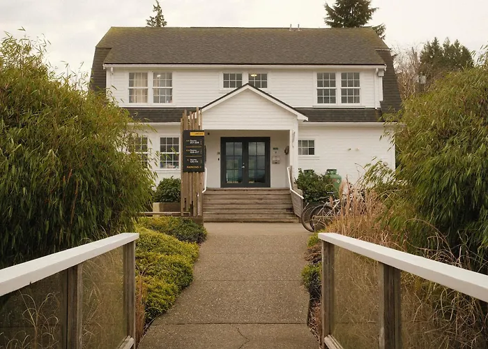 Tofino Resort + Marina
