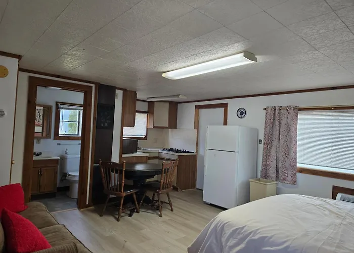 Poplars Lake Life Resort