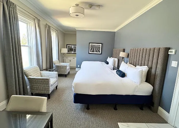124 On Queen Hotel & Spa