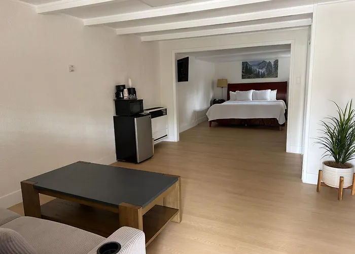 Carmel Resort Inn