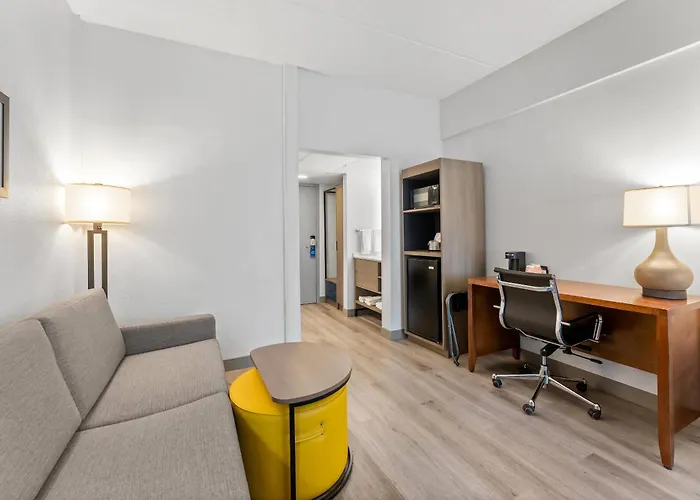 Comfort Suites Bethlehem Near Lehigh University And Lvi Airport