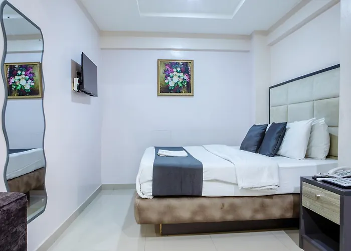 Romeneo Grand Royal Hotel