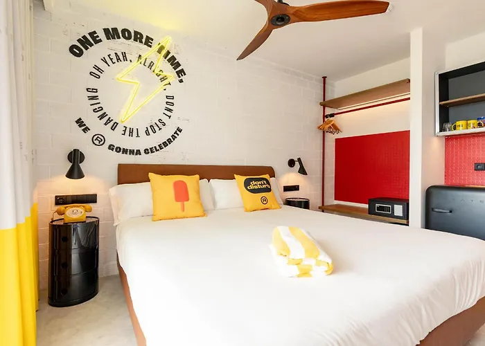 Ryans Lolas Ibiza - Adults Only
