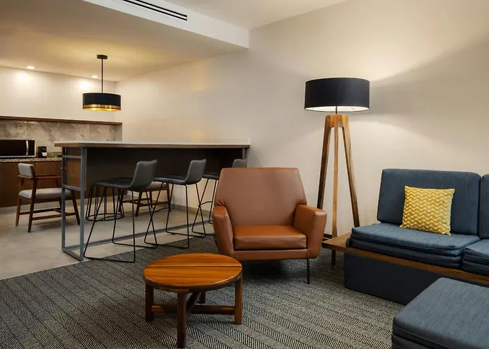 Courtyard By Marriott Mexico City Airport