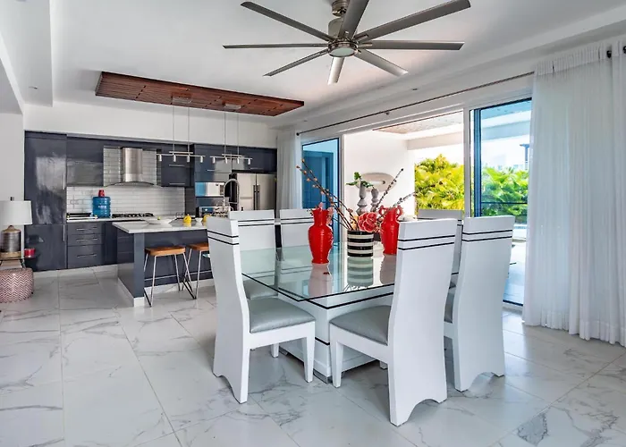 Villas Las Palmas, Ocean Village!