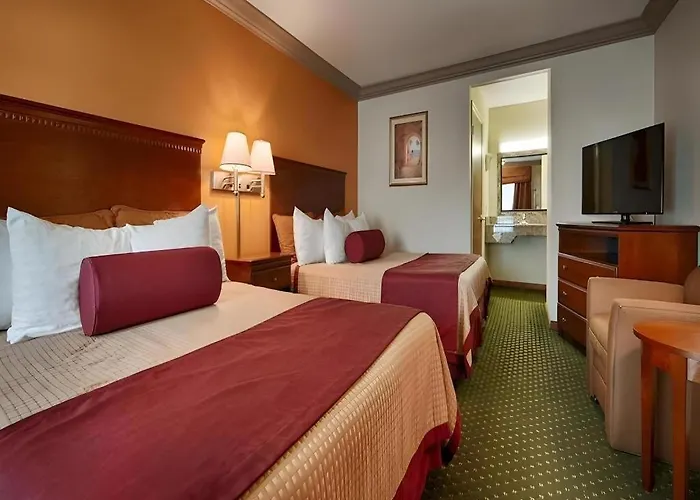 Cloverdale Wine Country Inn And Suites