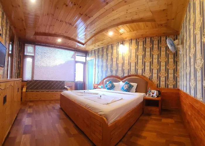 Pine Wood Cottage Jungle Resort