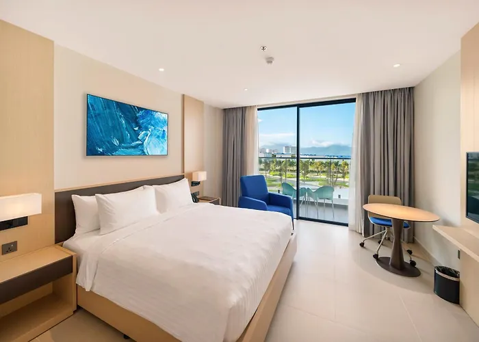 Arena Cam Ranh Seaview - Near Airport