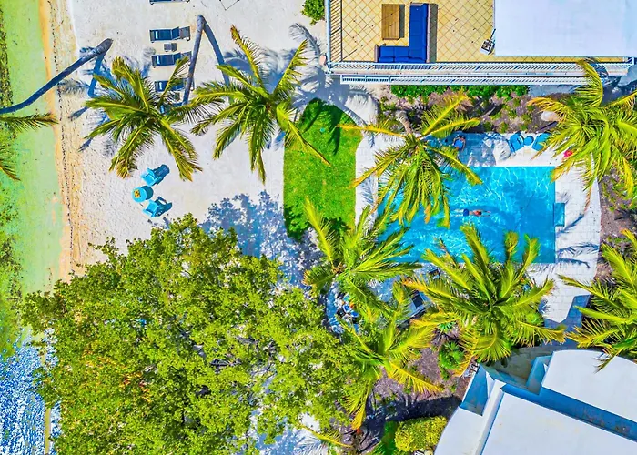 Private Beach Pickleball Court And Tiki Bar Heated Pool Designated Paradise Key