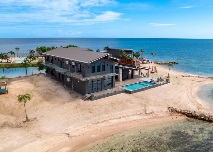 Bullock Island, Belize
