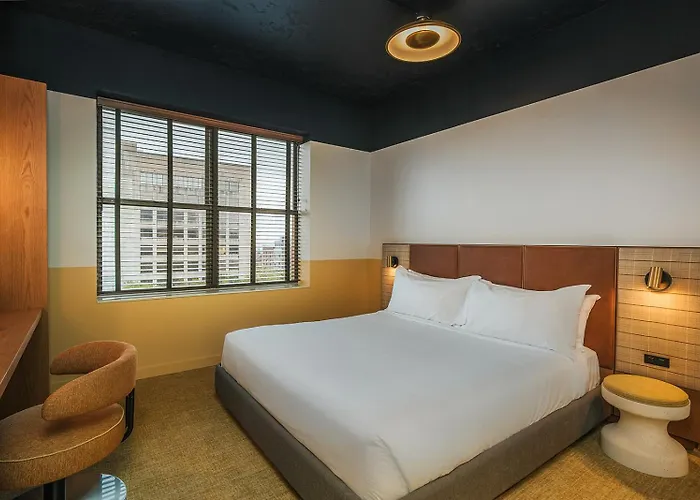 Recess Hotel & Club Savannah