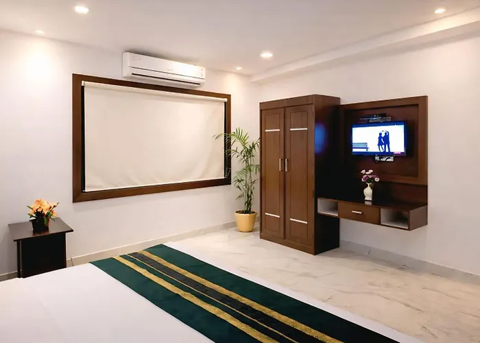 Goyal Hotelirs - Hotel Tara Palace Near Tajmahal East Gate, Agra